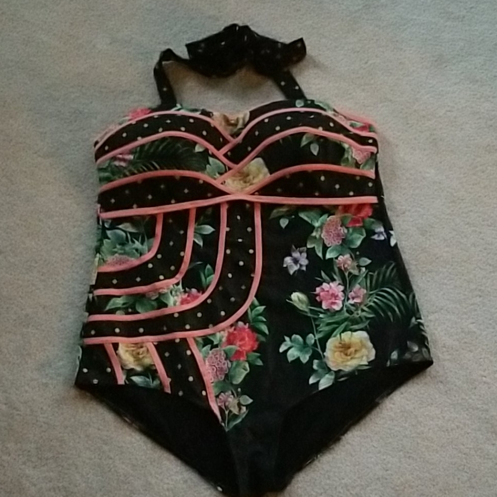 Set the Serene in Black Floral 1pc swimsuit sz 4X